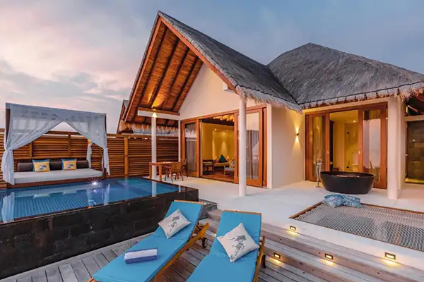 فوراوری آیلند بهترین هتل روی آب مالدیو
