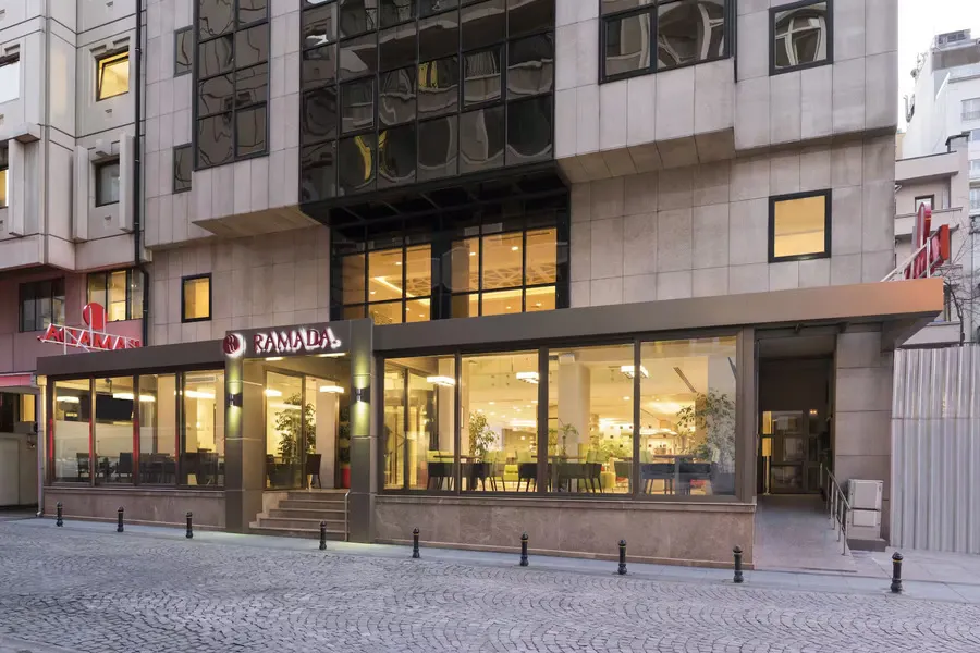 هتل 4 ستاره رامادا بای ویندهام نزدیک میدان تکسیم استانبول