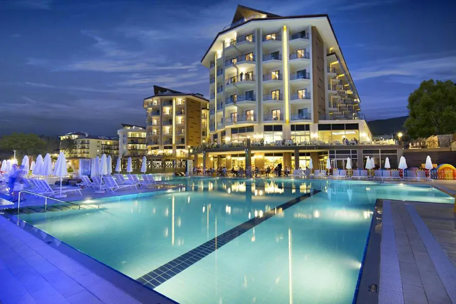 رامادا ریزورت از  بهترین هتل های کوش آداسی با پارک آبی