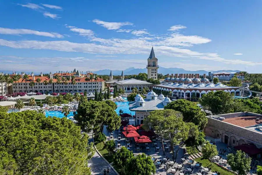 هتل توپکاپی پالاس آنتالیا با بهترین پارک آبی